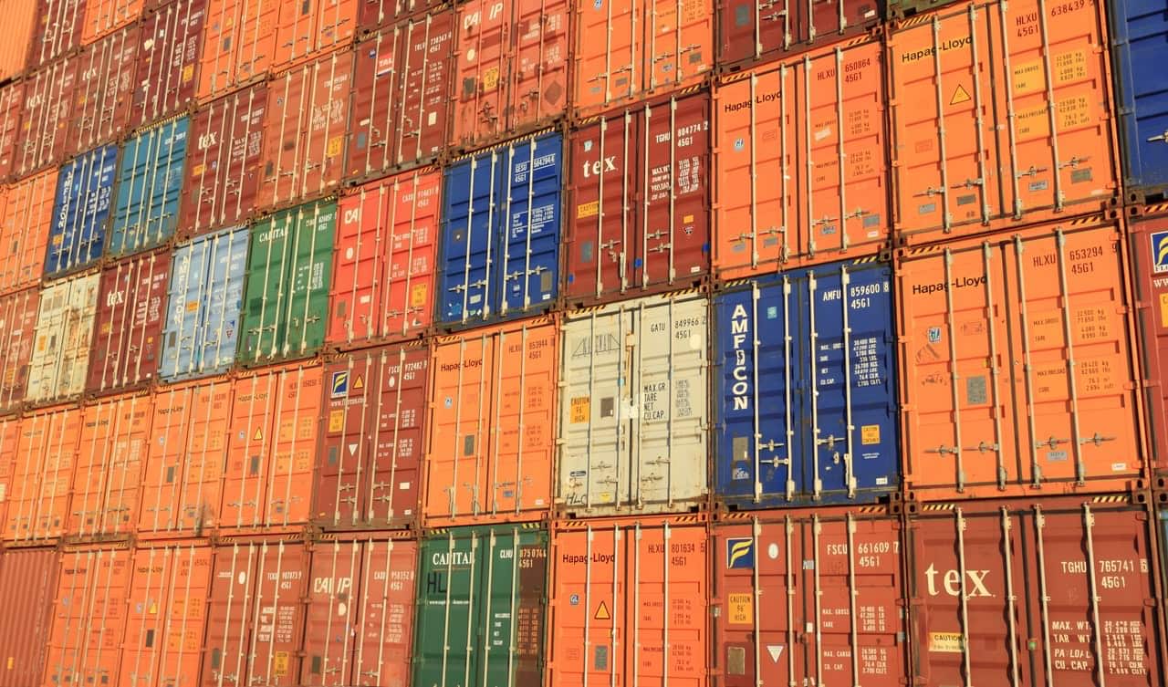 World&#39;s largest container vessel arrived at Felixstowe port